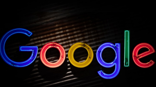 A Google anyavállalata, az Alphabet értéke átlépte a 2 billió dollárt