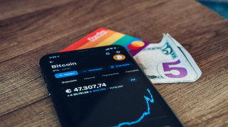Véget vethet a kormány az ingyenes fintech-pénzküldésnek – új szabályozás sújtaná a Revolutot, a Wise-t és társaikat