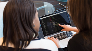 Gyors, funkciókkal teli vagy szép legyen a weboldalad?